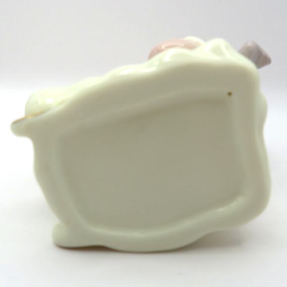 Porcelain Snowman Sledding Ornament Christmas Holiday Figurine 4.5" Tall - Picture 10 of 10